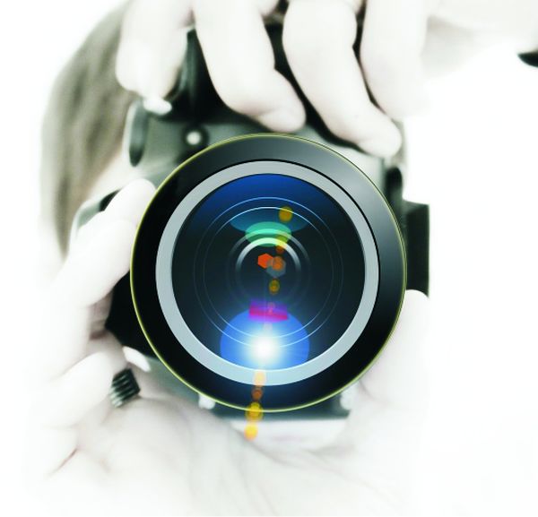 Efectul telefoanelor inteligente: aparatele foto în pierdere de clienţi